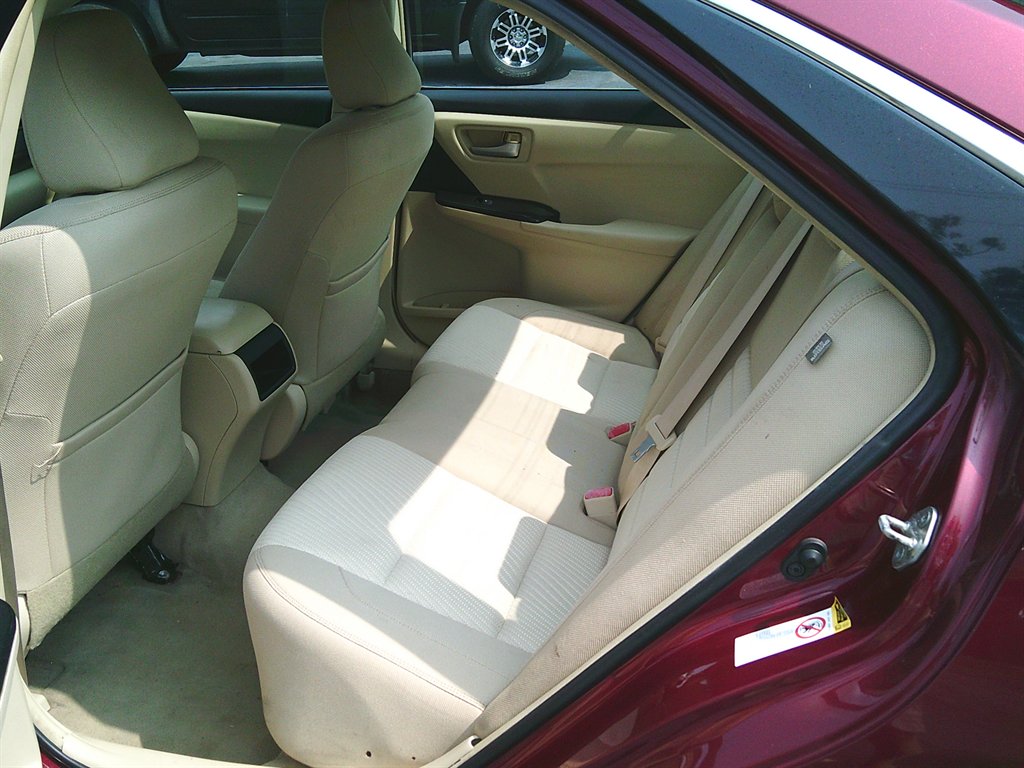 2016 Toyota Camry LE - Photo 6