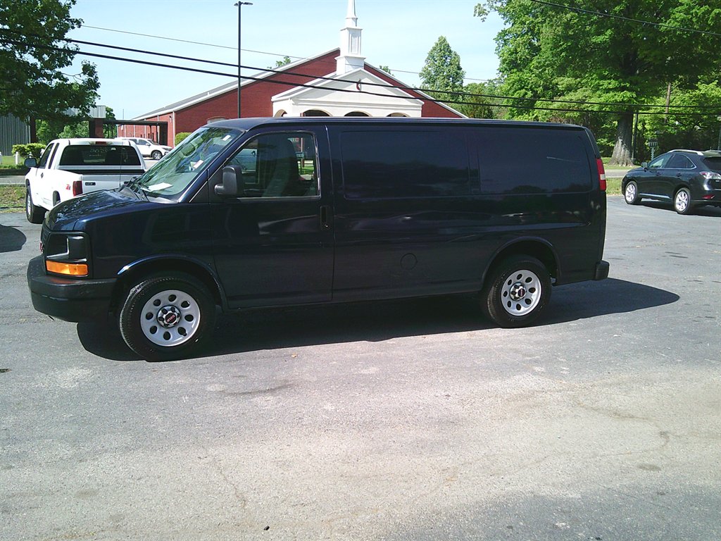 2010 GMC Savana Cargo